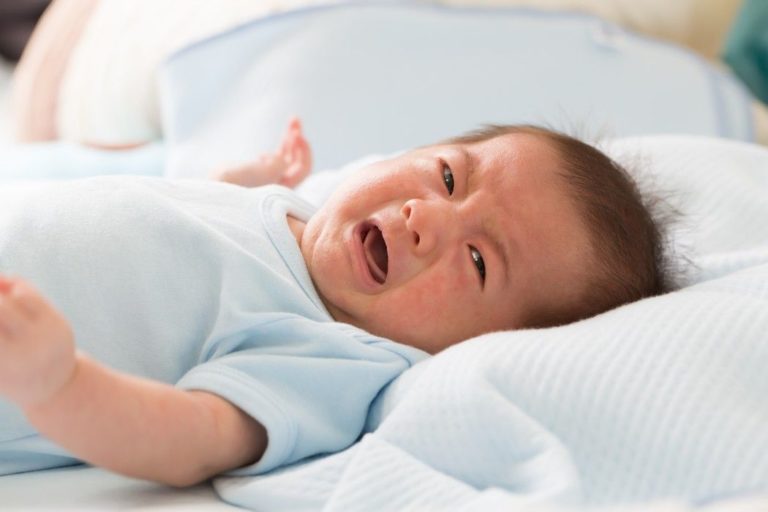 Baby schreien und weinen
